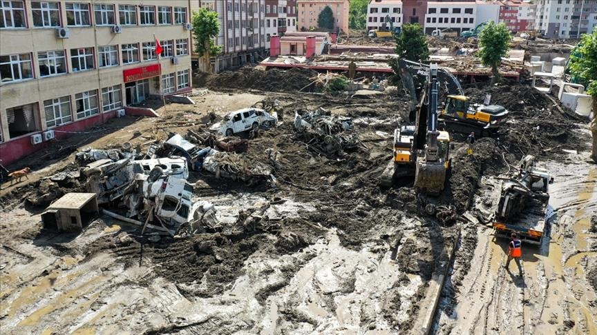 Число жертв наводнений в черноморском регионе Турции достигло 71