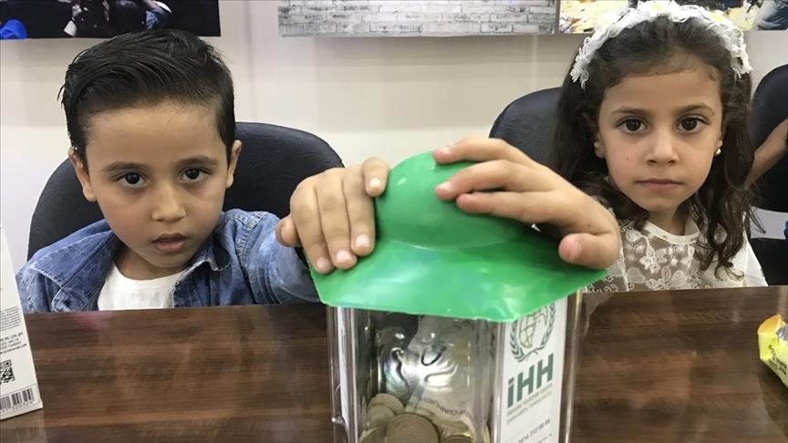 Syrian orphans donate savings to help flood, fire victims in Turkey