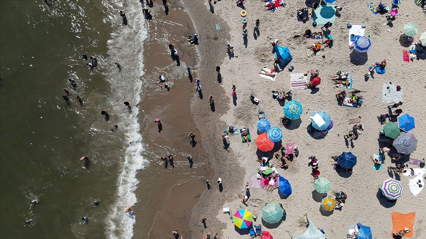 Korumasız ve uzun süreli güneşlenme cilt kanserine yol açabiliyor