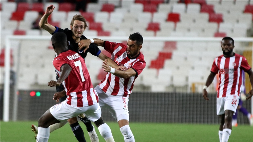 Sivasspor, UEFA Avrupa Konferans Ligi Play-Off turu ilk maçında avantajı kaybetti