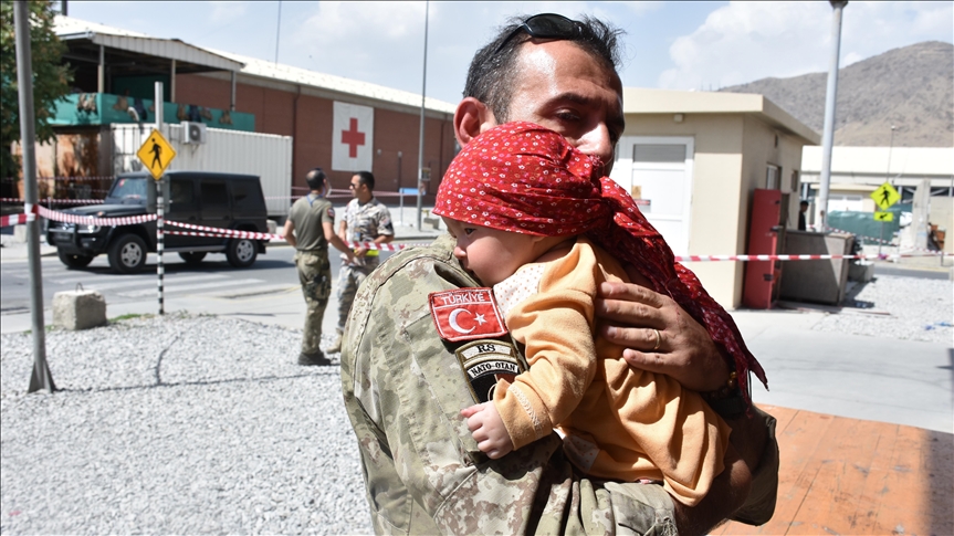Turkish soldiers extend helping hand to baby at Kabul airport