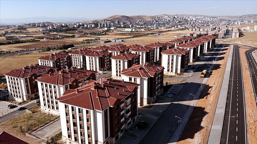 Elazığ'daki depremzedeler yeni konutlarında güvenle oturuyor