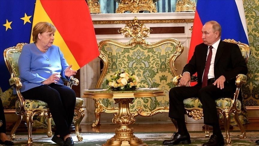 Début des pourparlers entre Poutine et Merkel à Moscou