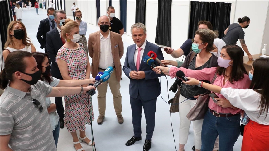 Sattler obišao puktove u "Zetri": Vakcina jedina prava zaštita u borbi protiv pandemije koronavirusa