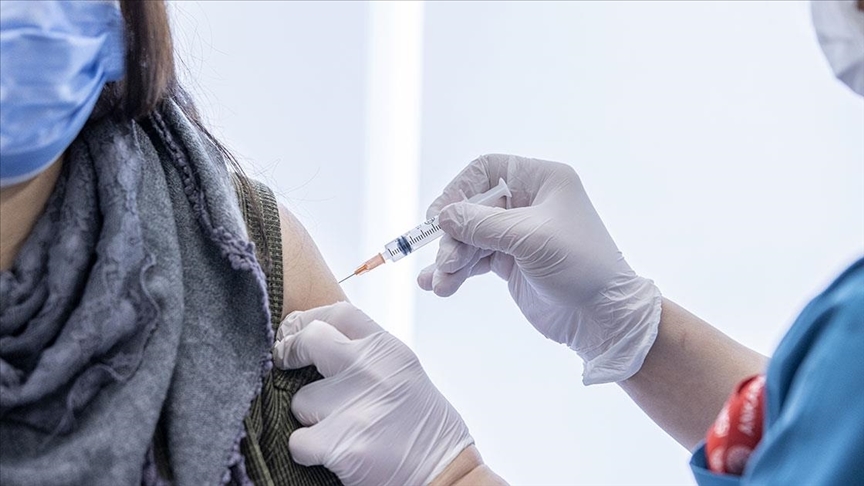 Prof. Dr. Unutmaz: Aşı tereddüdü kırılırsa sonbahara kadar delta varyantı kontrol altına alınabilir