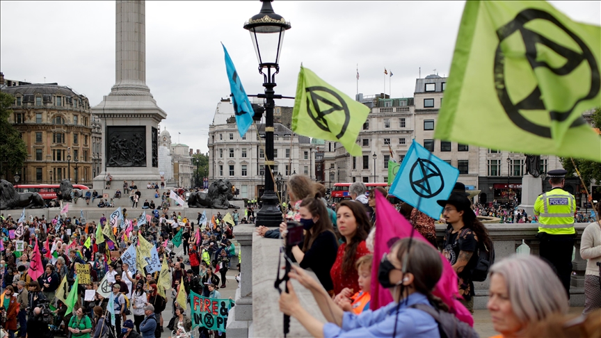 Thousands descend on central London for Extinction Rebellion protest
