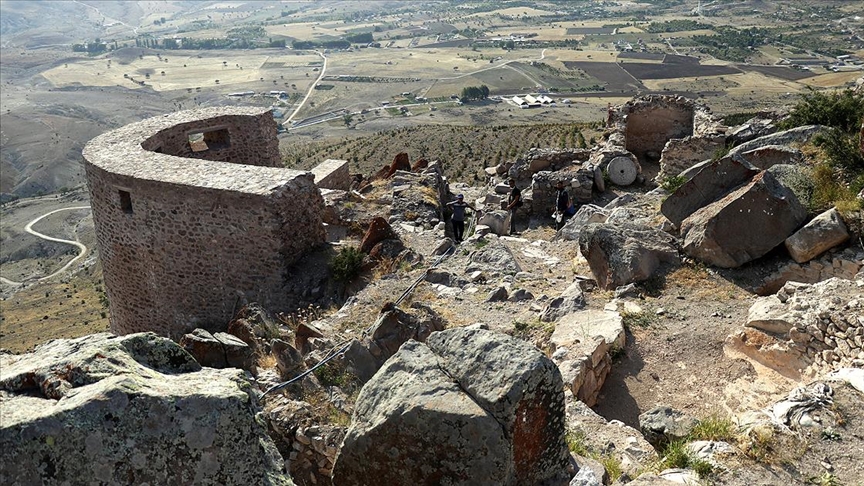 Konyadaki 5 bin yıllık stratejik kalenin kapısı bulundu