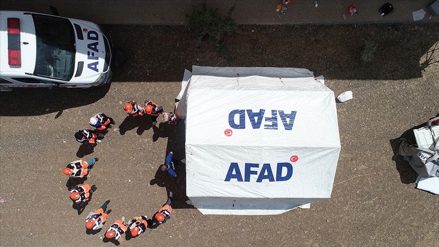 AFAD deprem bölgesi Bingöl'de gönüllüleriyle güçleniyor
