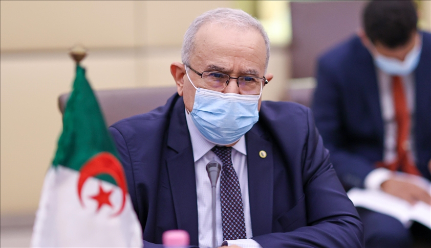 Algeria severs relations with Morocco