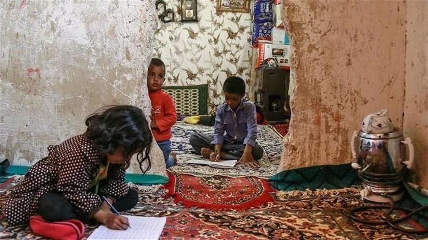 ایران 26 میلیون و 700 هزار نفر فقیر دارد