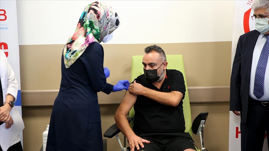 TURKOVAC&#39; aşısı faz 3 çalışması kapsamında Erciyes Üniversitesinde gönüllülere  uygulanmaya başlandı