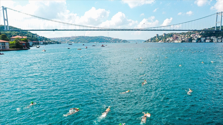 Dünyanın ilk kıtalararası triatlon yarışı İstanbul Boğazında düzenlenecek