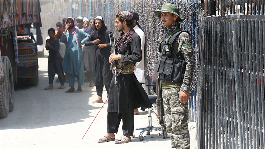 Pakistandan Afganistan sınırındaki her türlü duruma hazırız mesajı