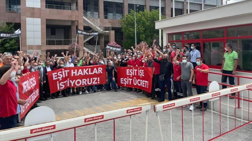 İzmir'de metro ve tramvay çalışanları uzayan TİS görüşmelerine karşı eylem başlattı