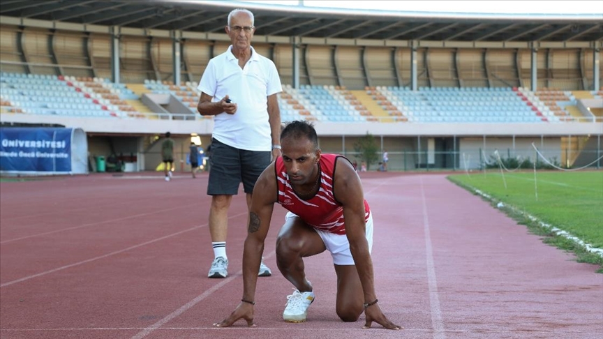 Görme engelli İranlı atlet, hayal ettiği paralimpik şampiyonluğu için Antalya'da ter döküyor