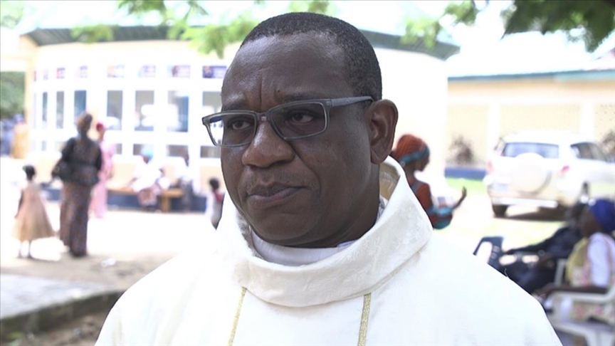 نيجيريا.. قس كاثوليكي يبني مسجدا في العاصمة أبوجا (تقرير)