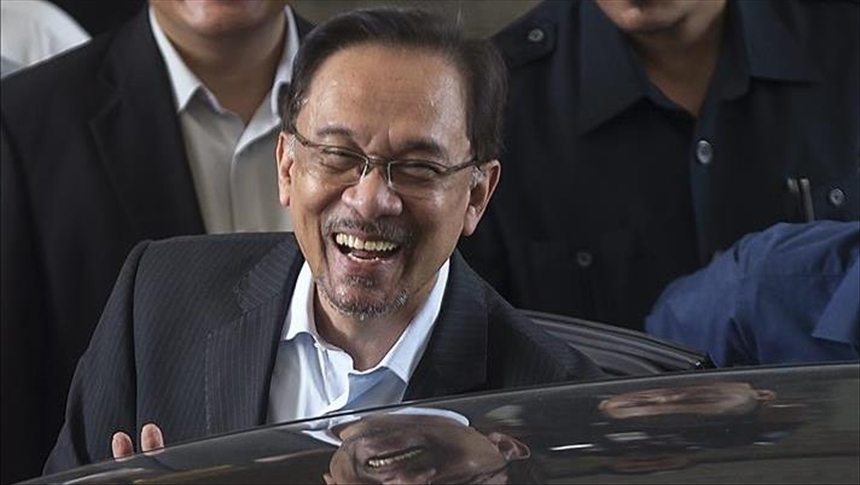 Anwar Ibrahim sebut kabinet baru Malaysia “daur ulang”