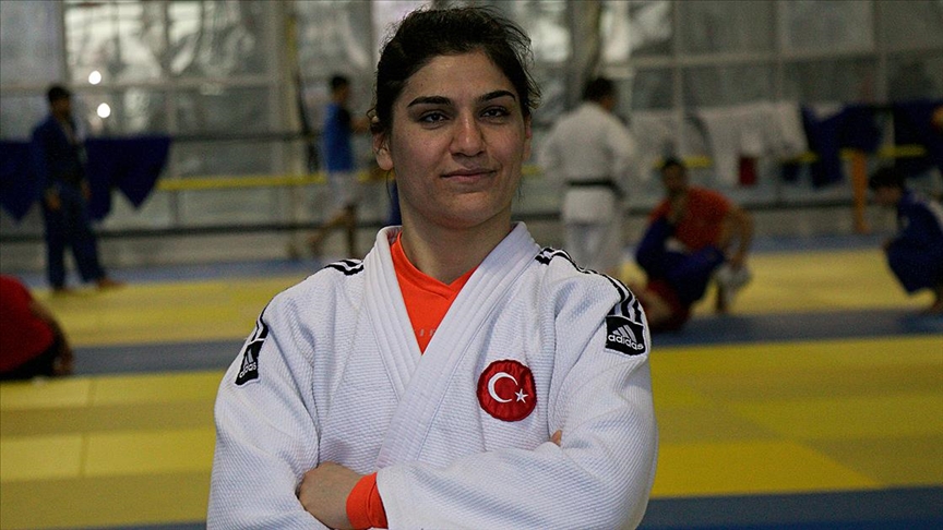 Zeynep Çelik Tokyo'da bronz madalya kazandı