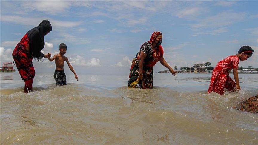 Flooding affects more than 100,000 residents in Bangladesh