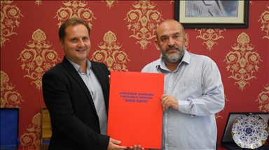 Bosna Hersek'te Anadolu Ajansına özverili çalışmalarından dolayı plaket verildi