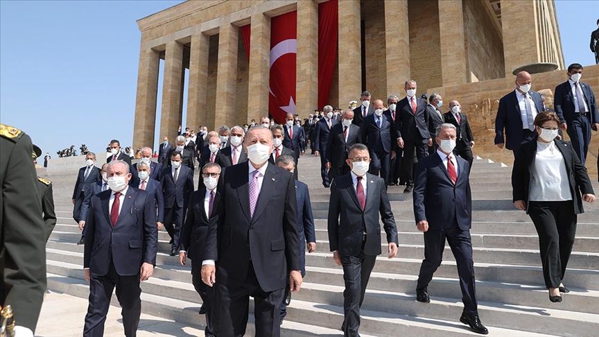 Dan pobjede u Turskoj: Erdogan predvodio delegaciju u posjeti Anitkabiru