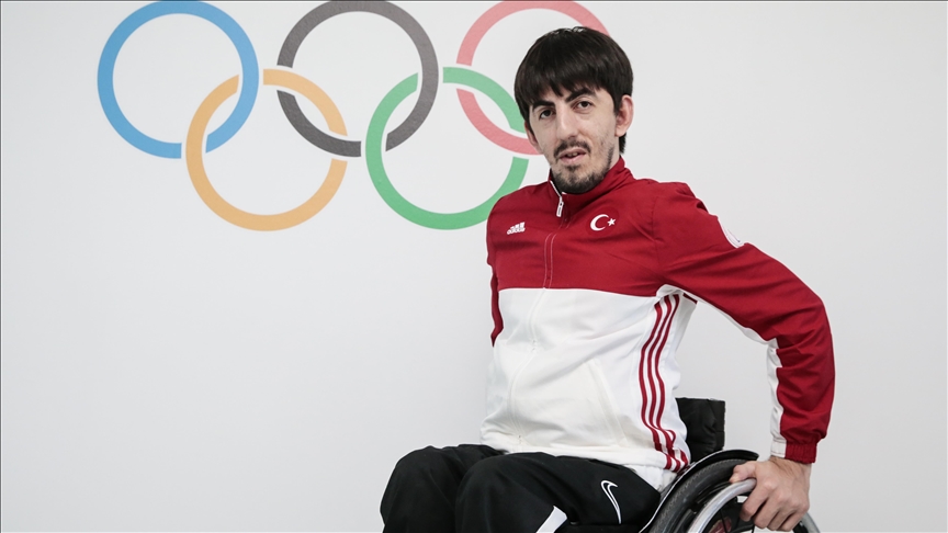 2020 Tokyo Paralimpik Oyunlarında masa tenisi tek erkeklerde Abdullah Öztürk altın madalya kazandı