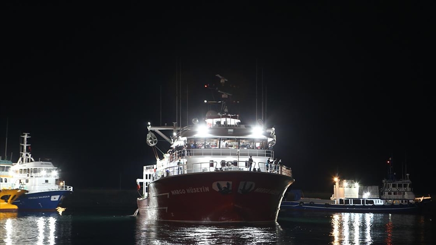 Trabzonda av sezonu için vira bismillah diyen balıkçılar dualarla Karadenize açıldı