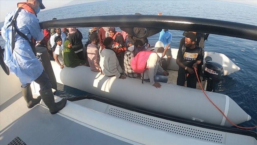 İzmirde 166 düzensiz göçmen kurtarıldı