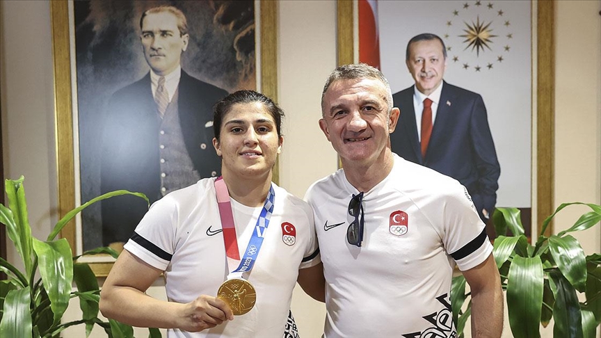 Olimpiyat şampiyonu boksör Busenaz Sürmenelinin antrenörü Cahit Süme iddialı