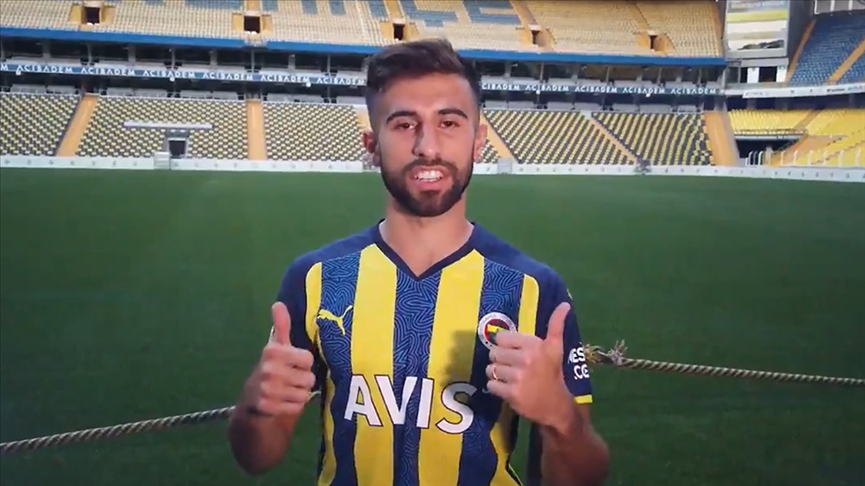 Fenerbahçe Uruguaylı futbolcu Diego Rossiyi kadrosuna kattı