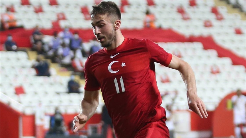 Galatasaray milli futbolcu Halil Dervişoğlunun transferi için görüşmelere başladı