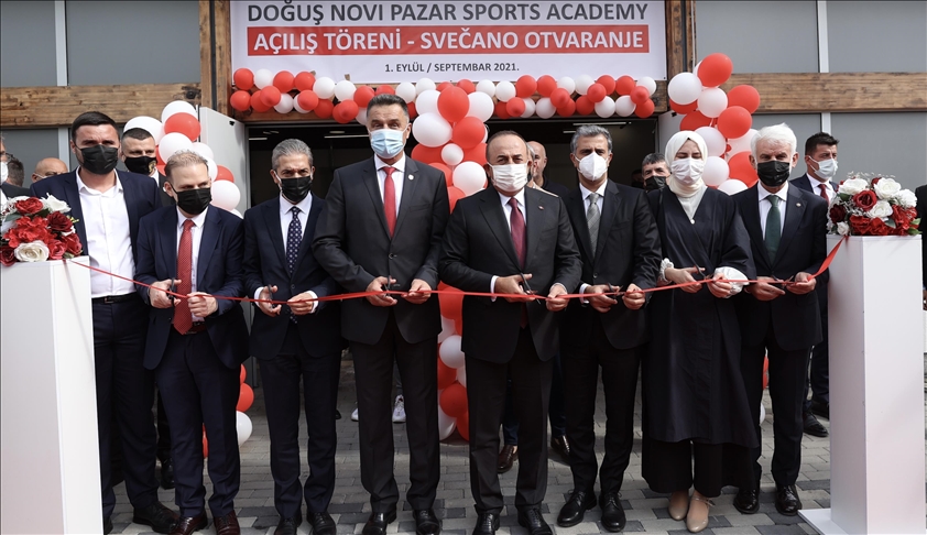 Cavusoglu u Novom Pazaru otvorio dvoranu Sportske akademije "Dogus"