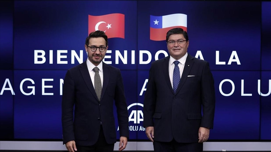 Chilean ambassador visits Anadolu Agency headquarters