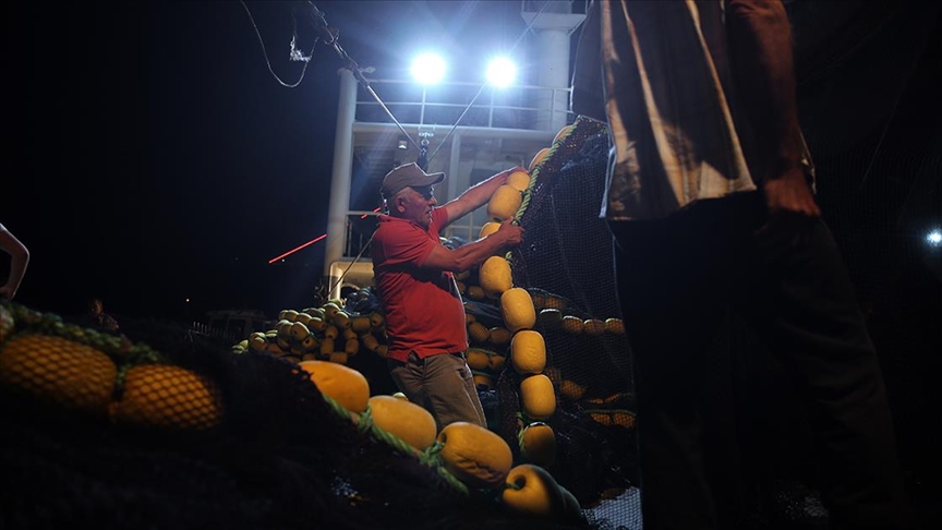 İstanbullu balıkçılar Vira Bismillah diyerek denize açıldı