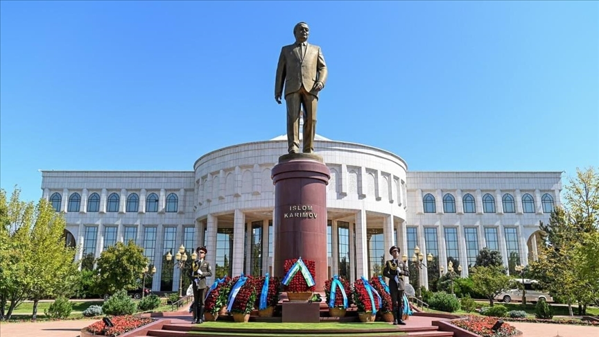 В Узбекистане чтят память первого президента республики