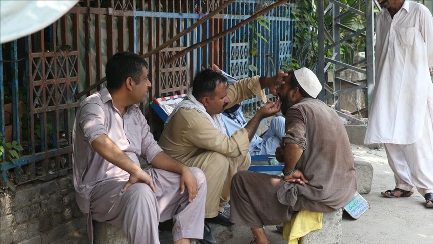 "طب الأرصفة".. ملاذ الباكستانيين الفقراء لعلاج أسنانهم (تقرير)