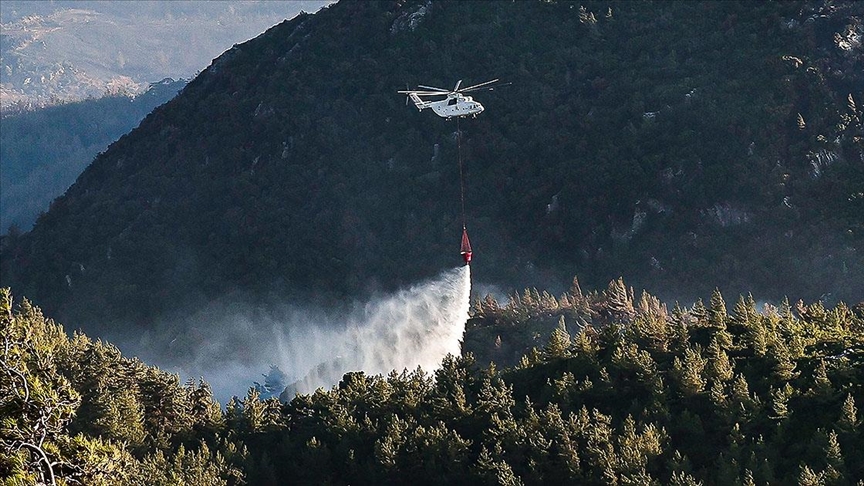 Bodrum ve Milastaki orman yangınlarına 3 uçak ve 12 helikopterle müdahale ediliyor