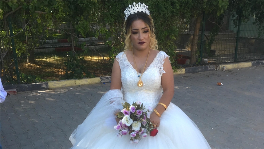 'Annem beni hep böyle görmek isterdi' diyerek gelinlikle cezaevindeki annesini ziyarete gitti