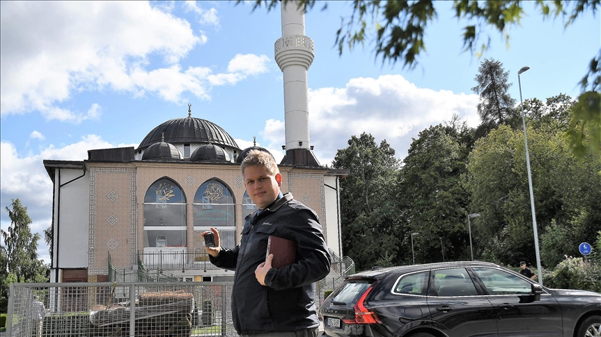 Danimarkalı İslam karşıtı siyasetçi Paludandan İsveçte Türk camisi önünde provokasyon