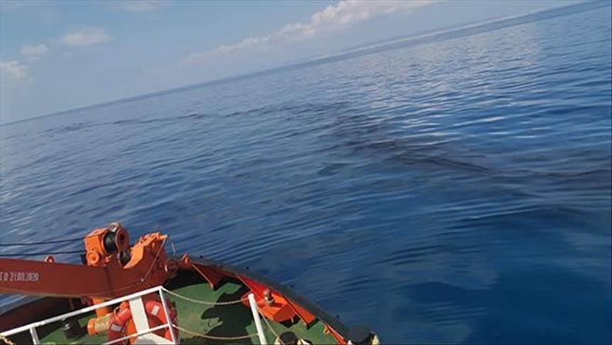 Oil leak from Syria heads towards Cyprus amid shift in winds