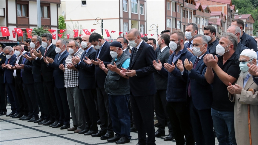 Cumhurbaşkanı Erdoğan, Güneysuda cenaze törenine katıldı
