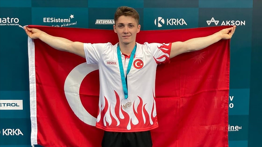 Milli cimnastikçi Sercan Demir, Slovenyada altın madalya kazandı