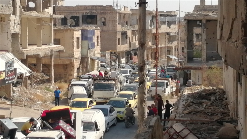 Esed rejimi Suriyenin güneyindeki Derada kuşattığı mahalleye yoğun saldırı başlattı