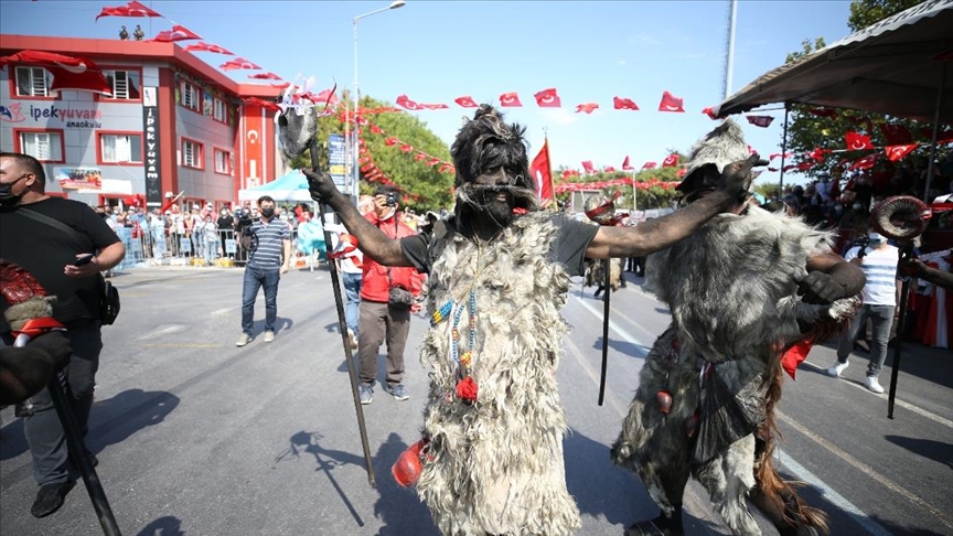Balıkesir'in kurtuluş törenlerinde işgalde düşmanın korkulu rüyası "Tülütabaklar" canlandırıldı