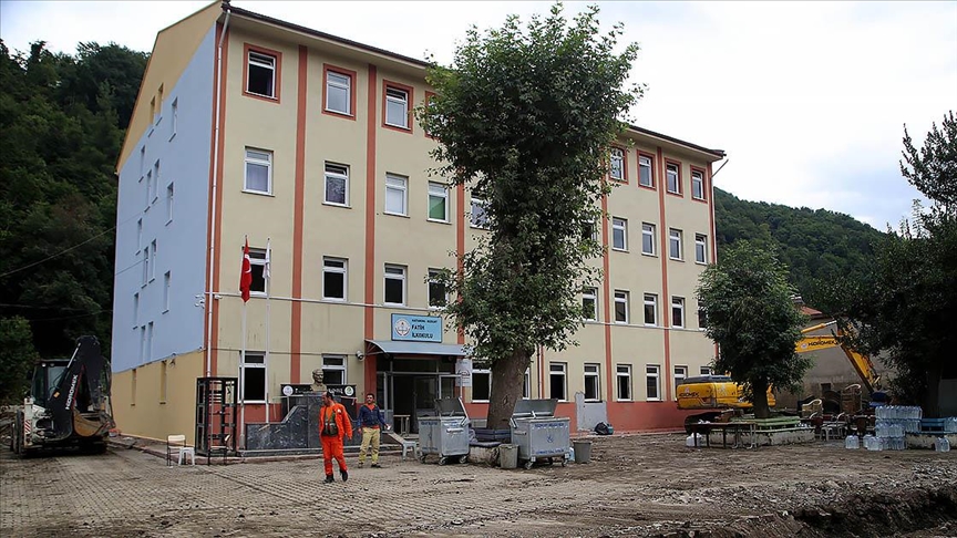 Sel felaketinin yaşandığı Bozkurtta okullar eğitim öğretime hazırlanıyor