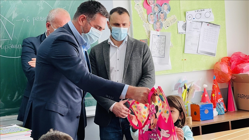 BiH: Federalni ministar Ramić sa učenicima iz povratničke škole u Snagovu