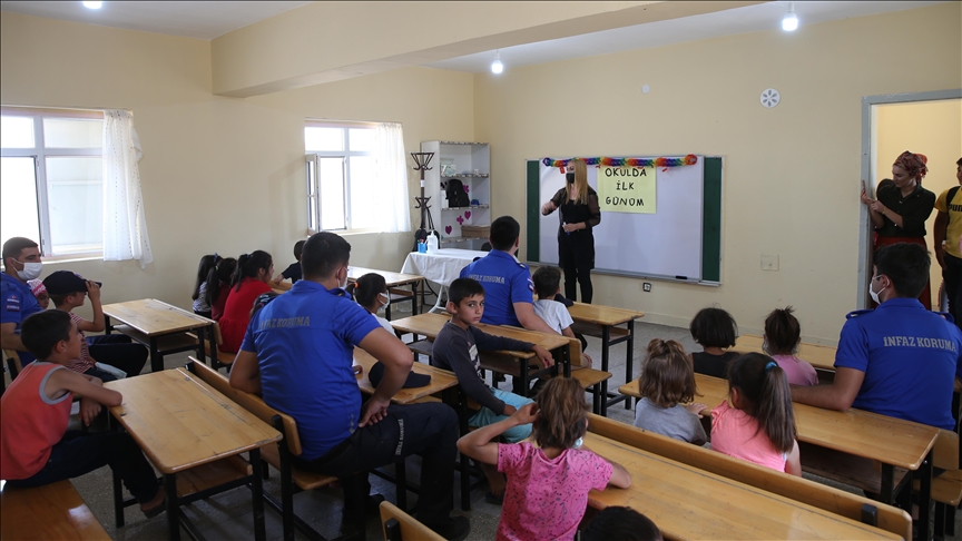 Diyarbakır'da cezaevi personelinin onardığı 6 yıldır atıl durumdaki okul eğitim öğretime açıldı