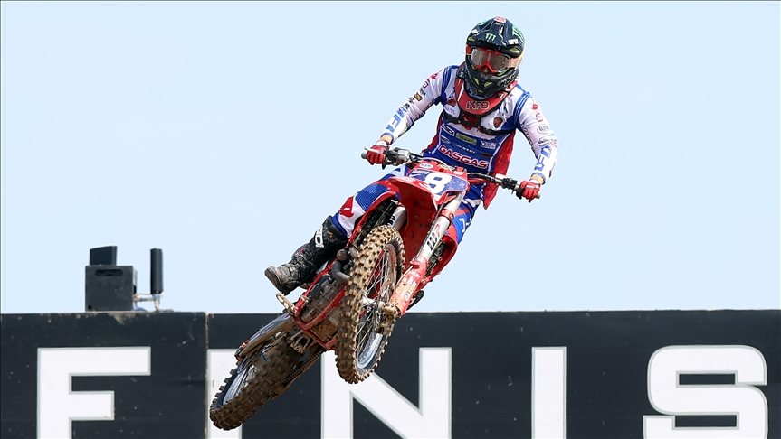 Fontanesi beats Duncan to 1st place by 0.05 seconds in first WMX race