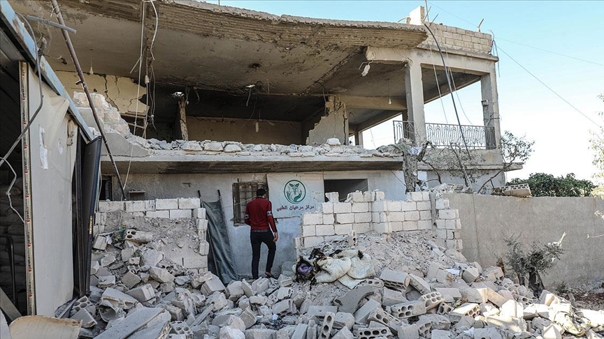 İdlibdeki sağlık merkezine düzenlenen saldırıda bir kişi öldü, bir çocuk yaralandı
