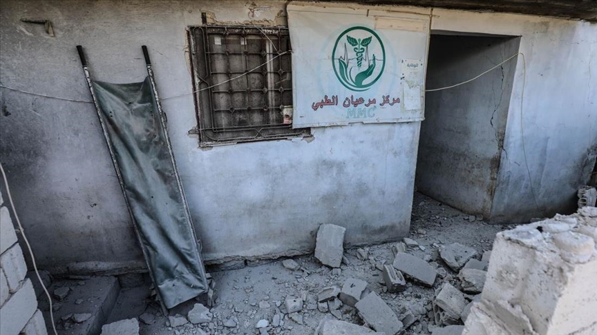 إدلب.. مقتل امرأة وجرح طفل في قصف للنظام على مركز طبي